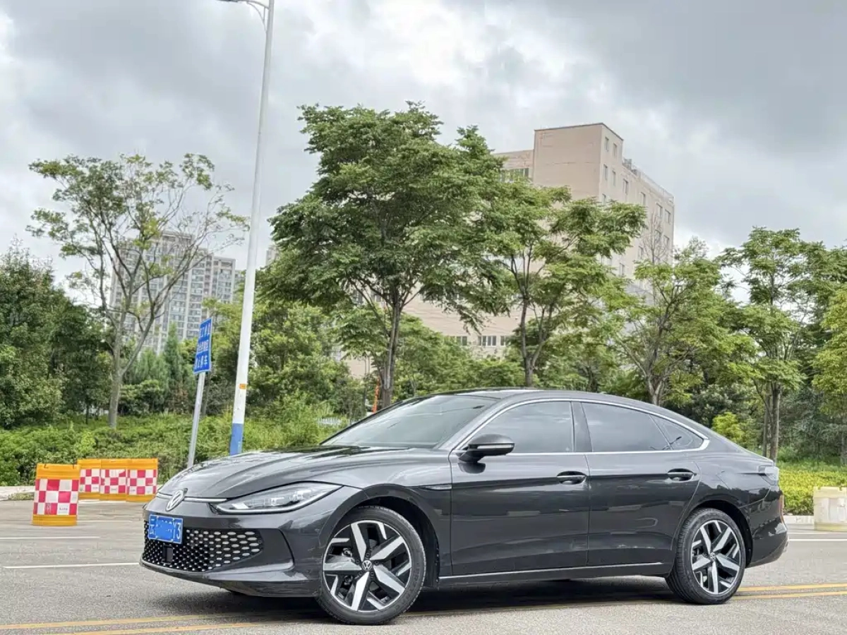 VOLKSWAGEN LAMANDO  2022
