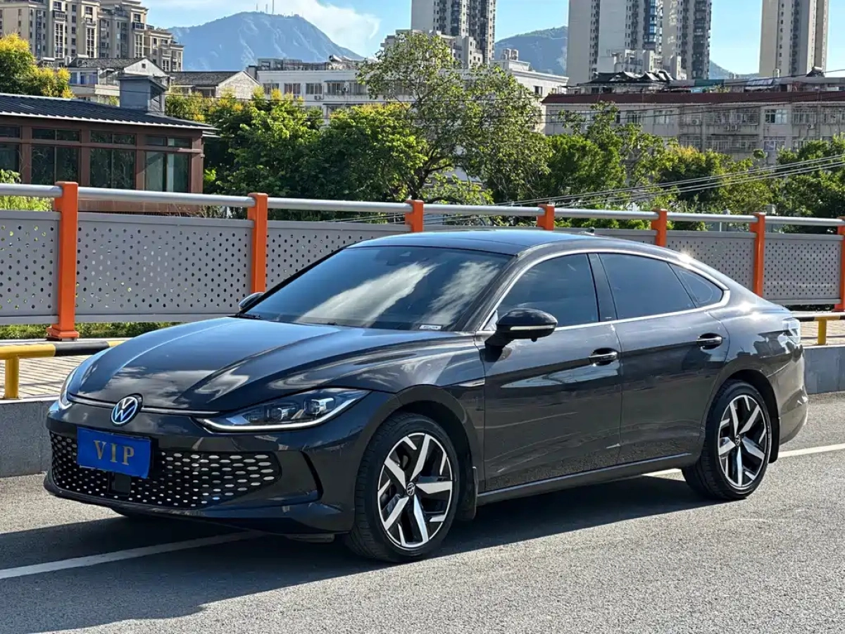 VOLKSWAGEN LAMANDO  2024