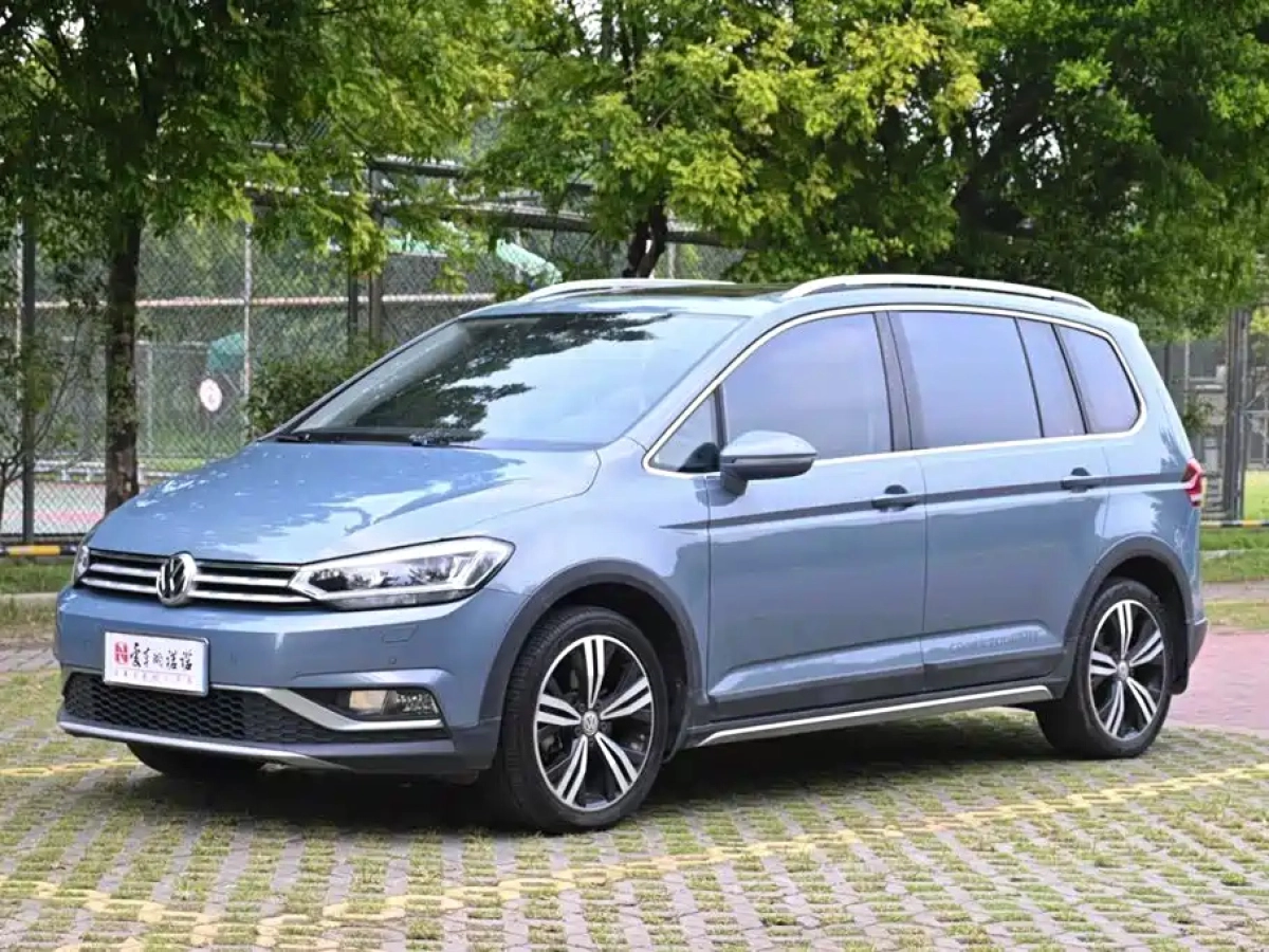 VOLKSWAGEN TOURAN  2021
