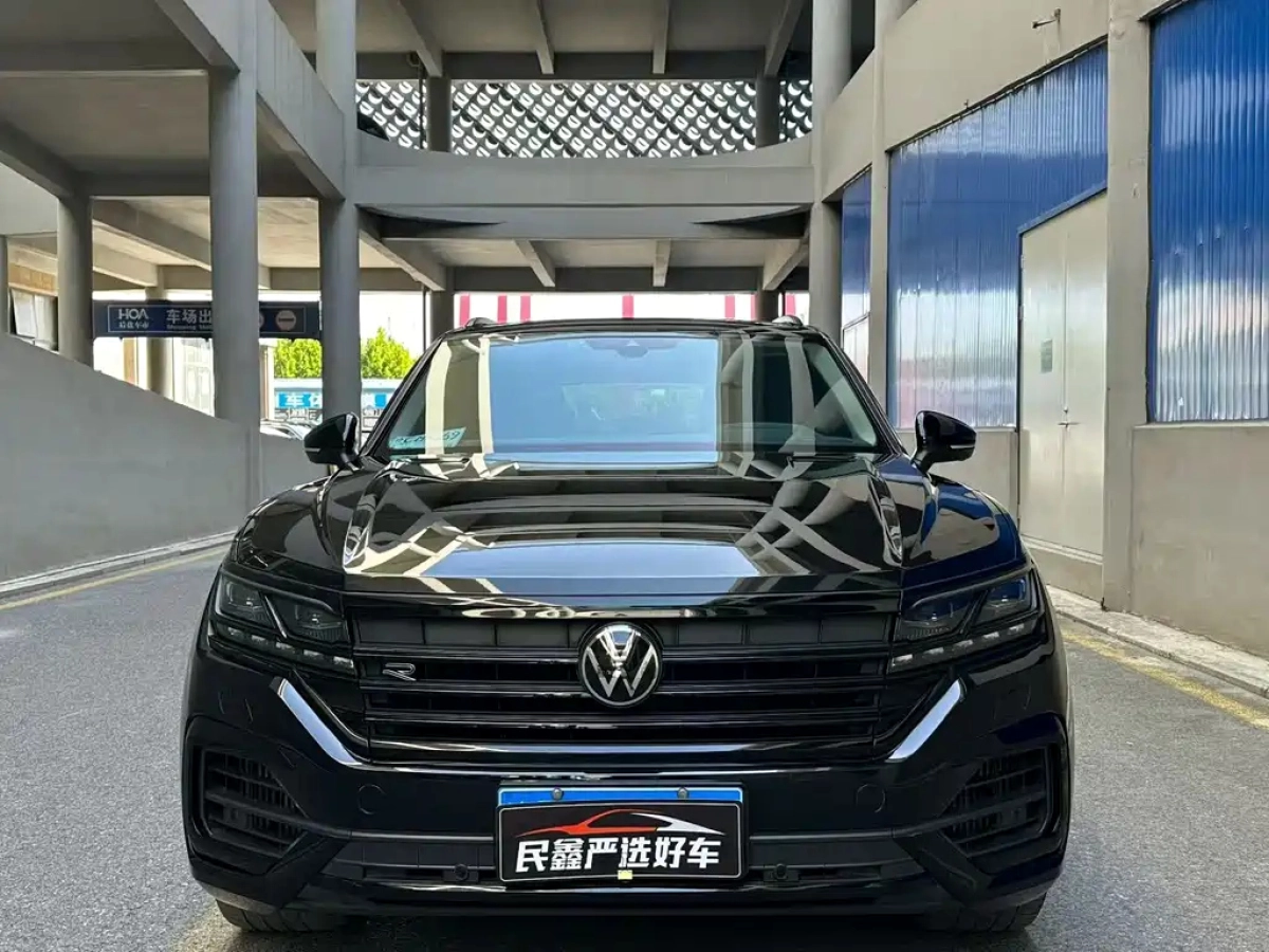 VOLKSWAGEN TOUAREG