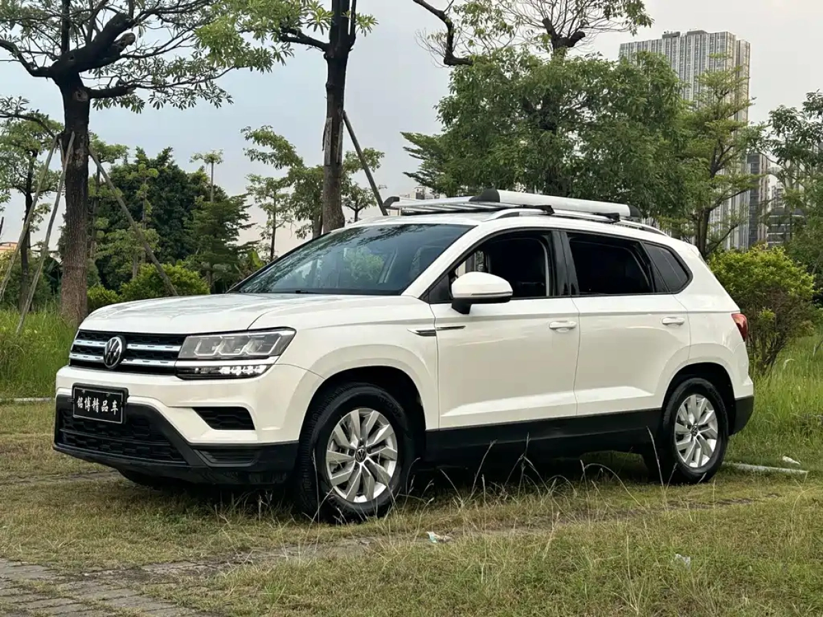 VOLKSWAGEN THARU  2022