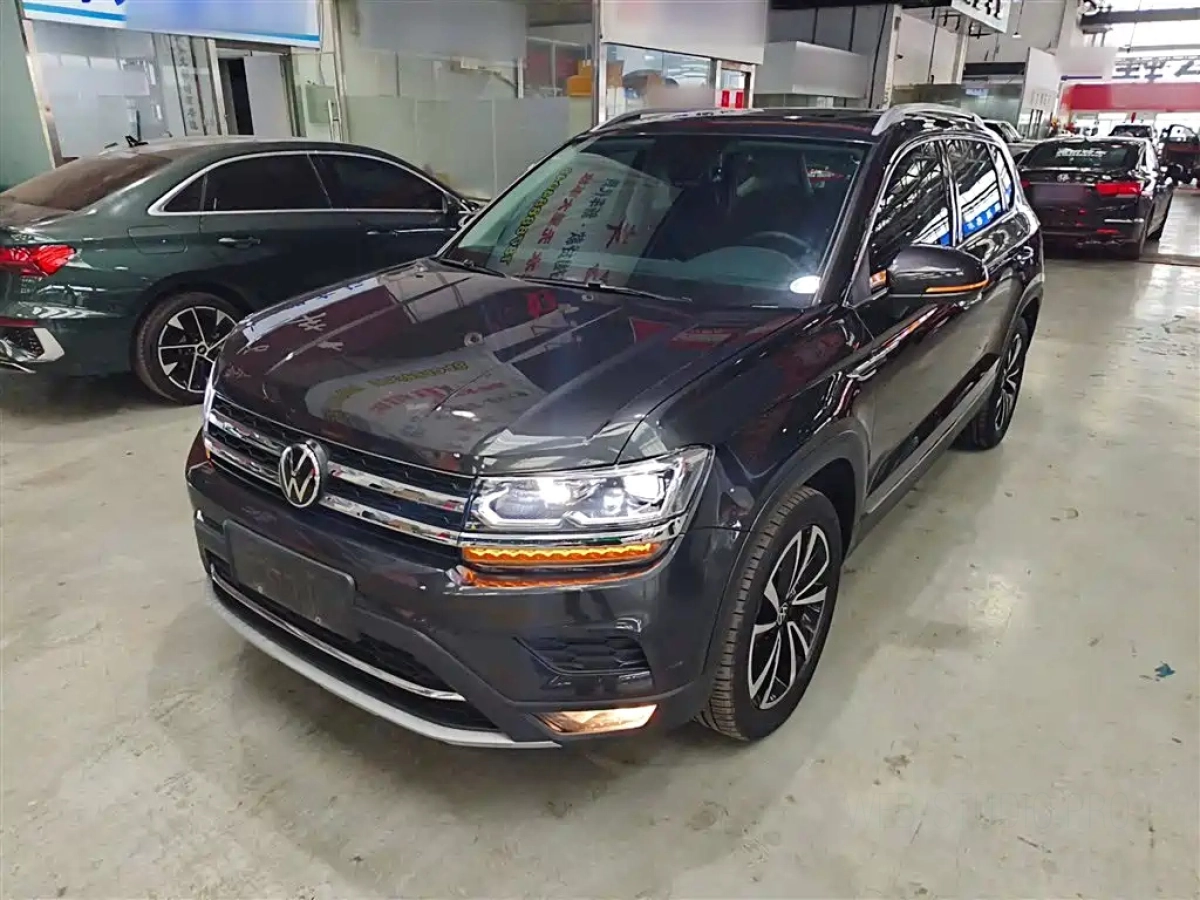 VOLKSWAGEN THARU  2022