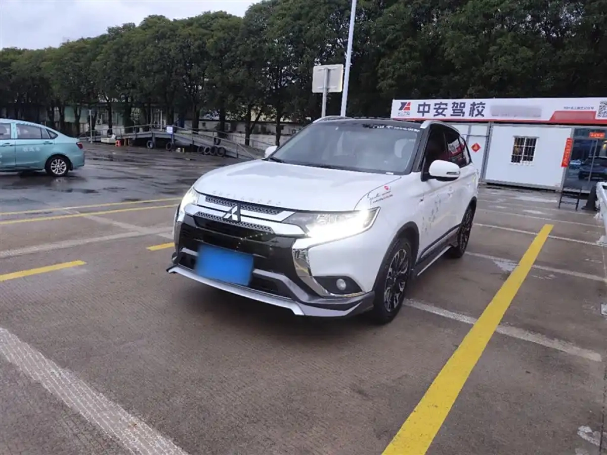 MITSUBISHI OUTLANDER