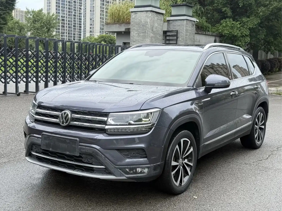 VOLKSWAGEN THARU  2021