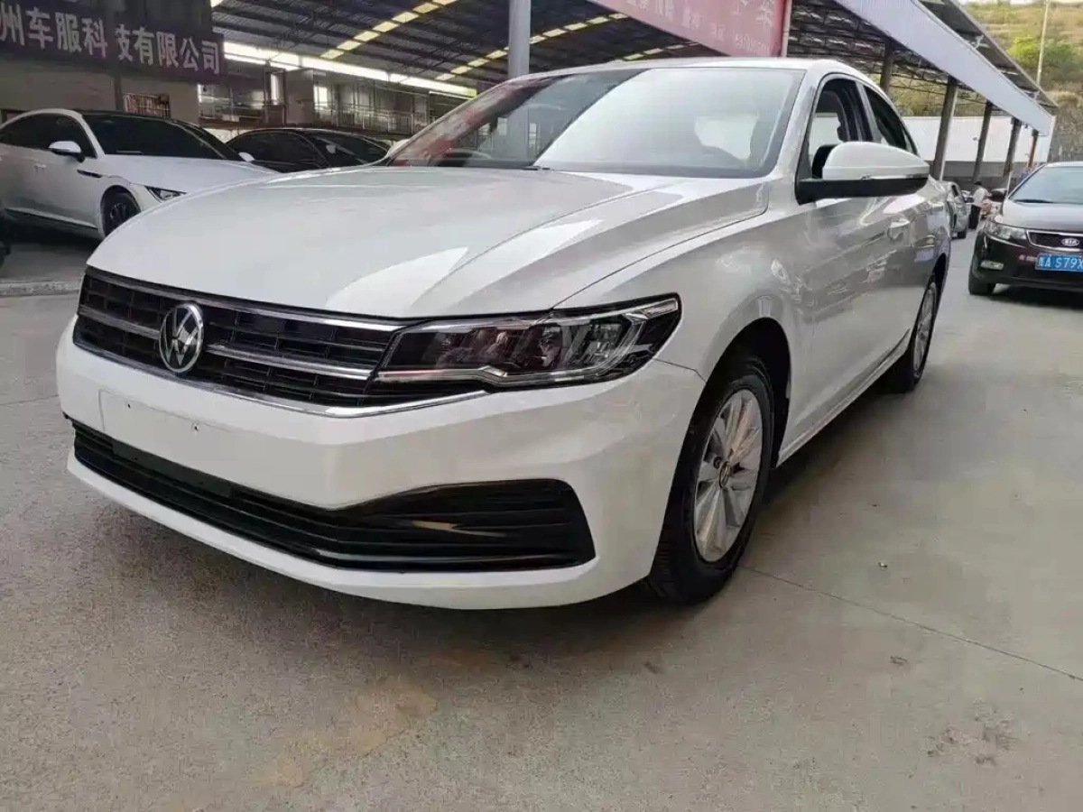 VOLKSWAGEN BORA  2024
