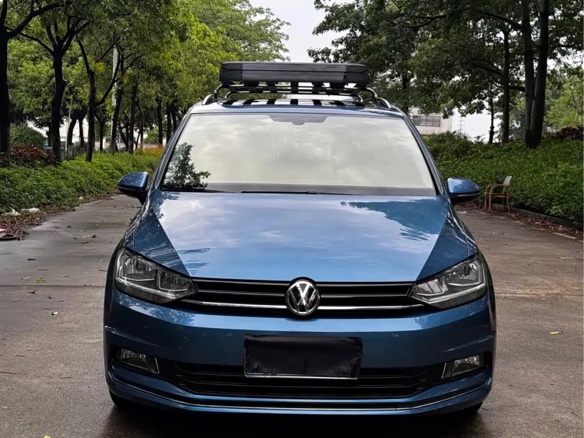 VOLKSWAGEN TOURAN
