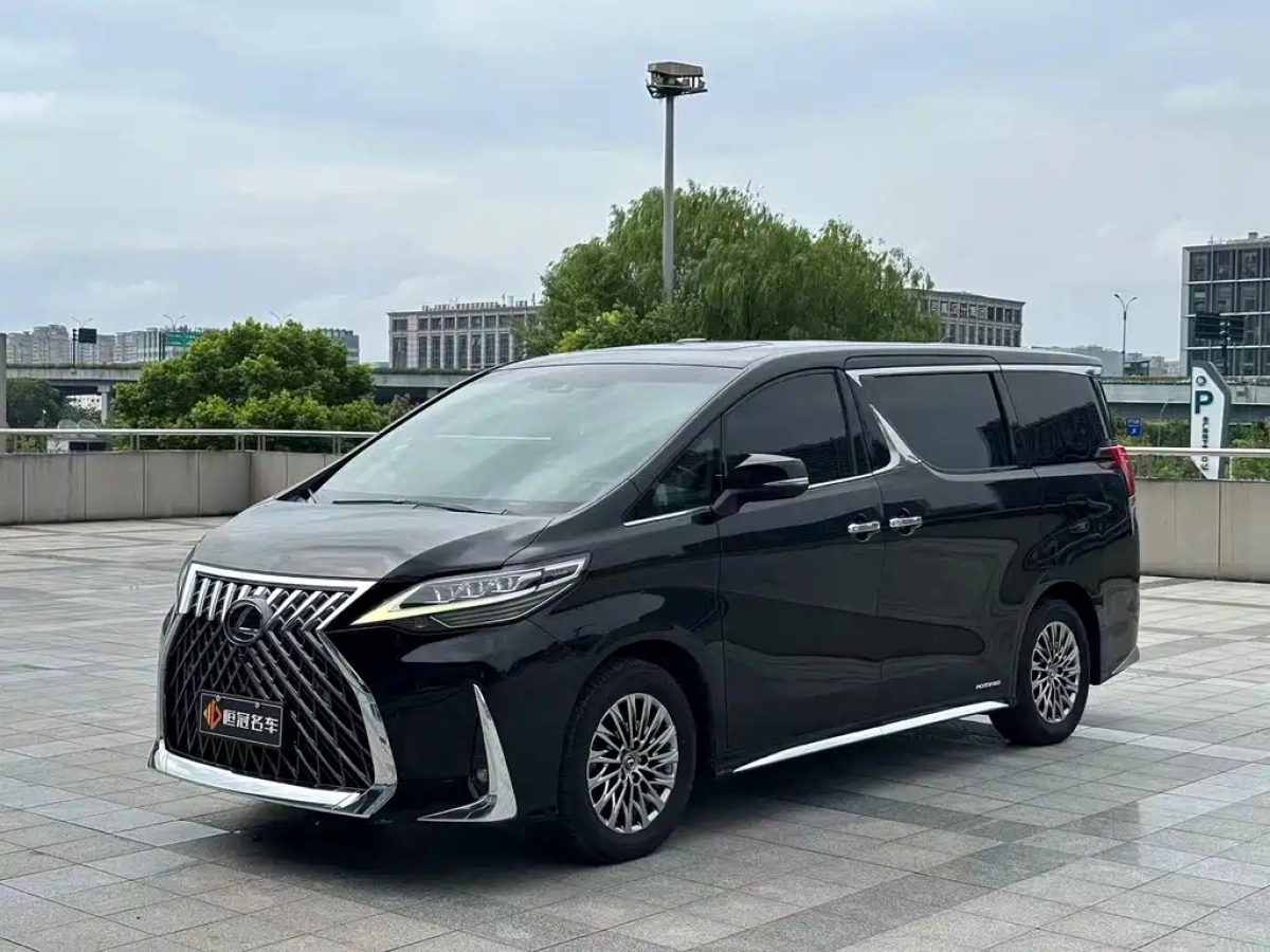 LEXUS LM  2021