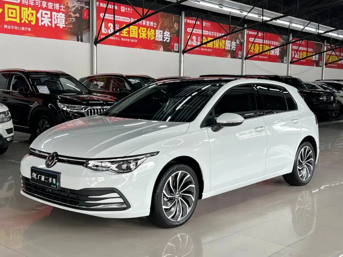 VOLKSWAGEN GOLF  2023