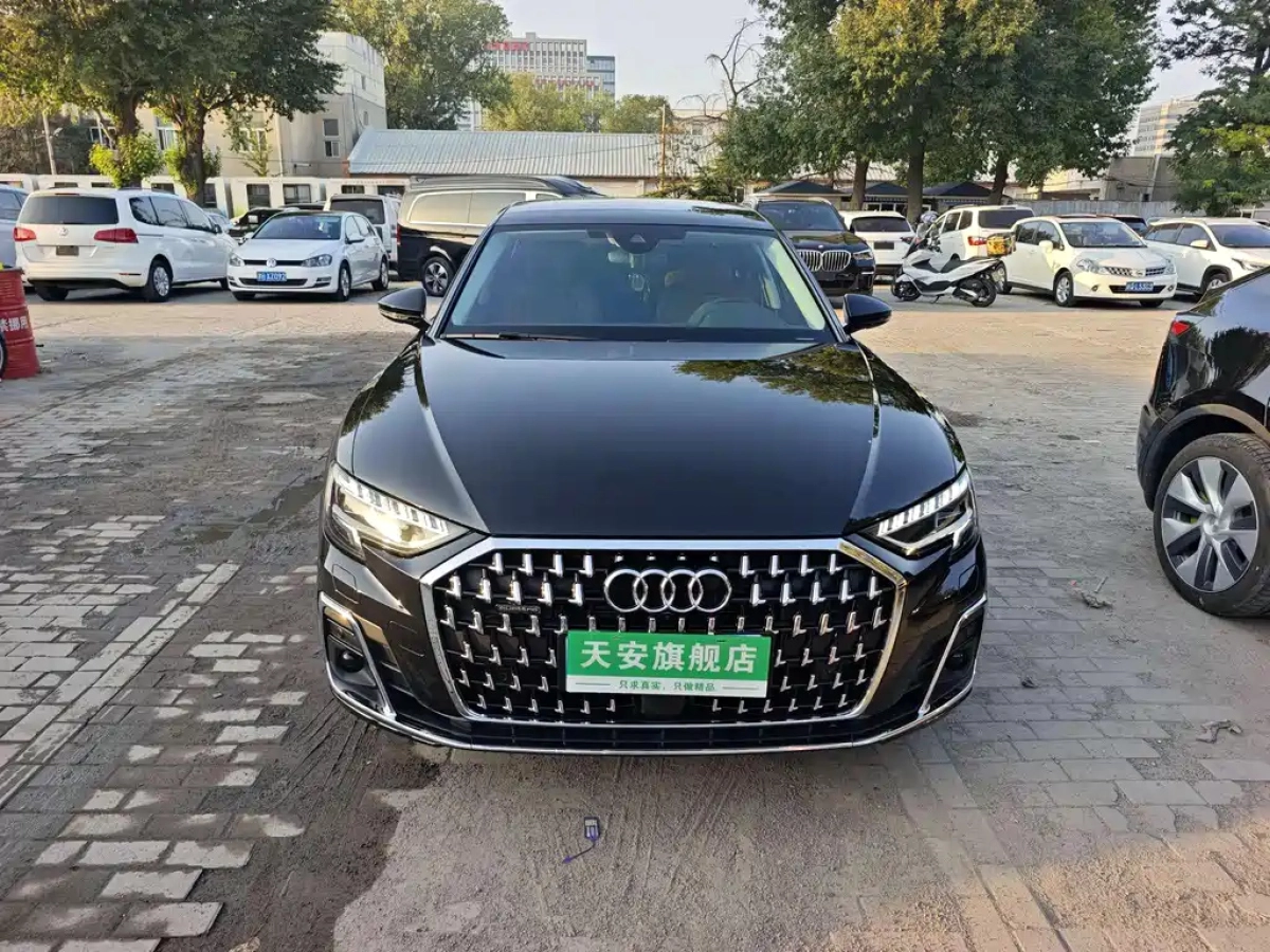 AUDI A8