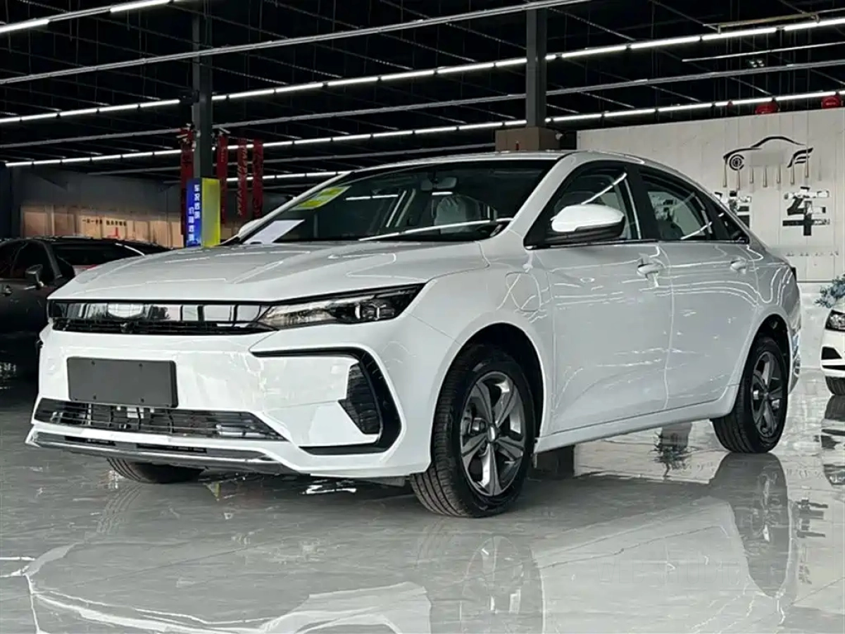 GEELY AUTO EMGRAND L HIP  2024