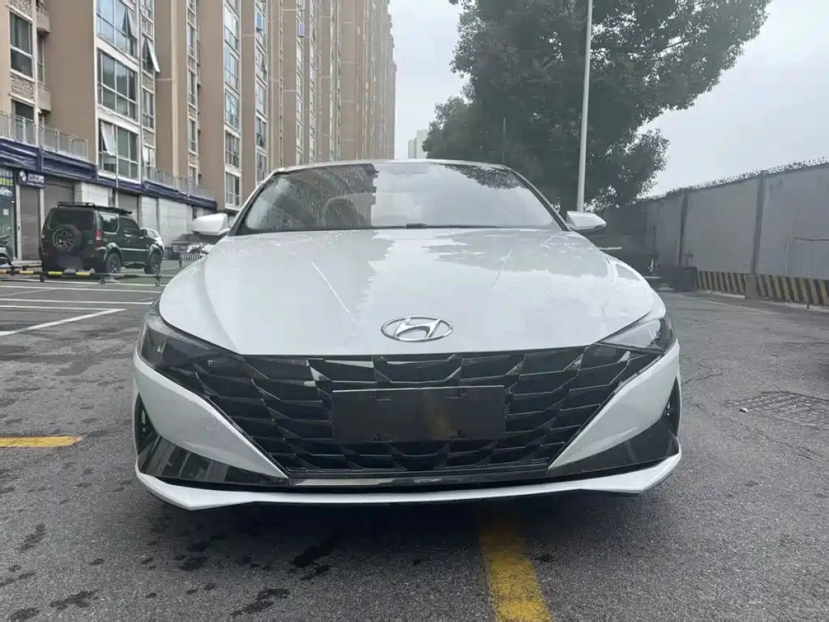 HYUNDAI ELANTRA