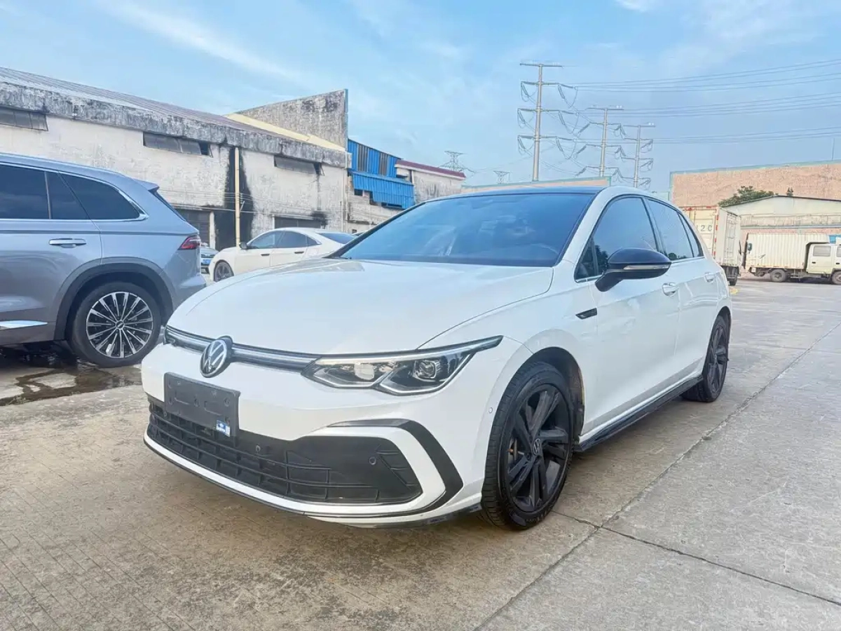 VOLKSWAGEN GOLF  2022