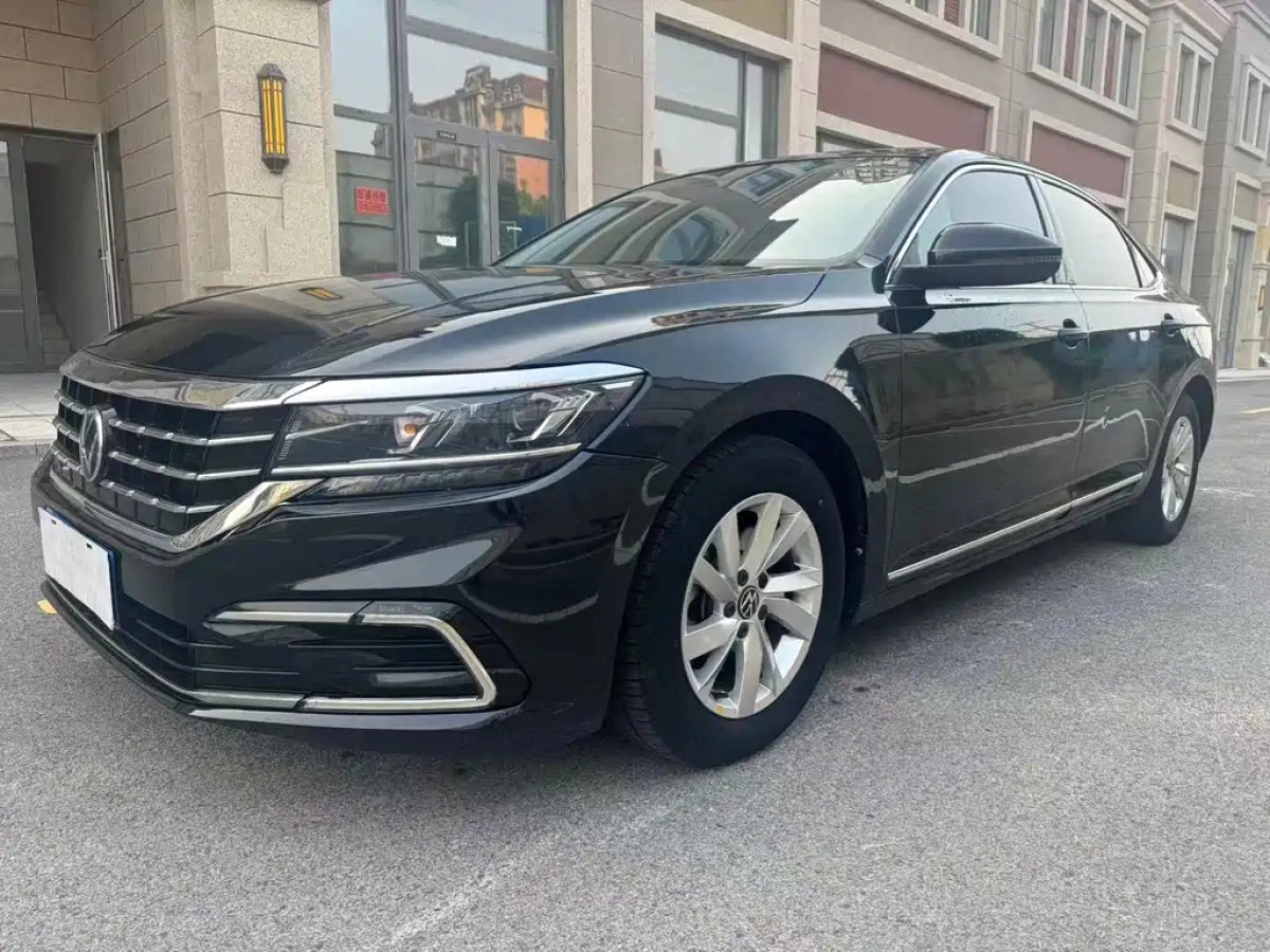 VOLKSWAGEN PASSAT  2021