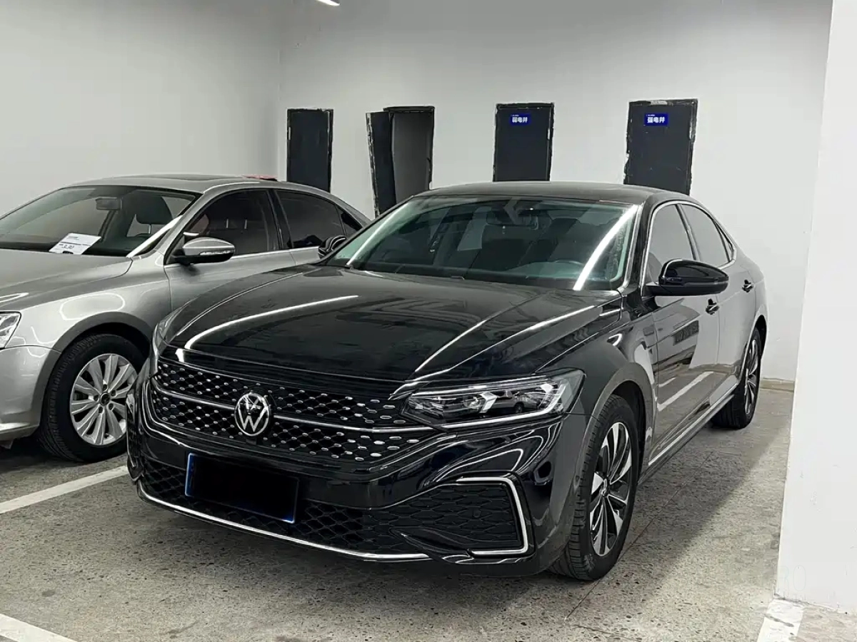 VOLKSWAGEN PASSAT  2022