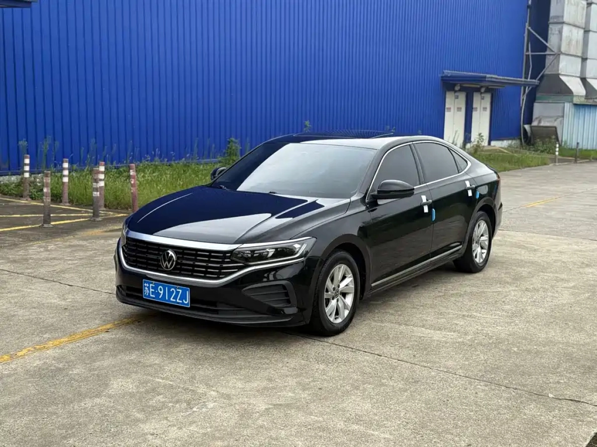 VOLKSWAGEN PASSAT  2022