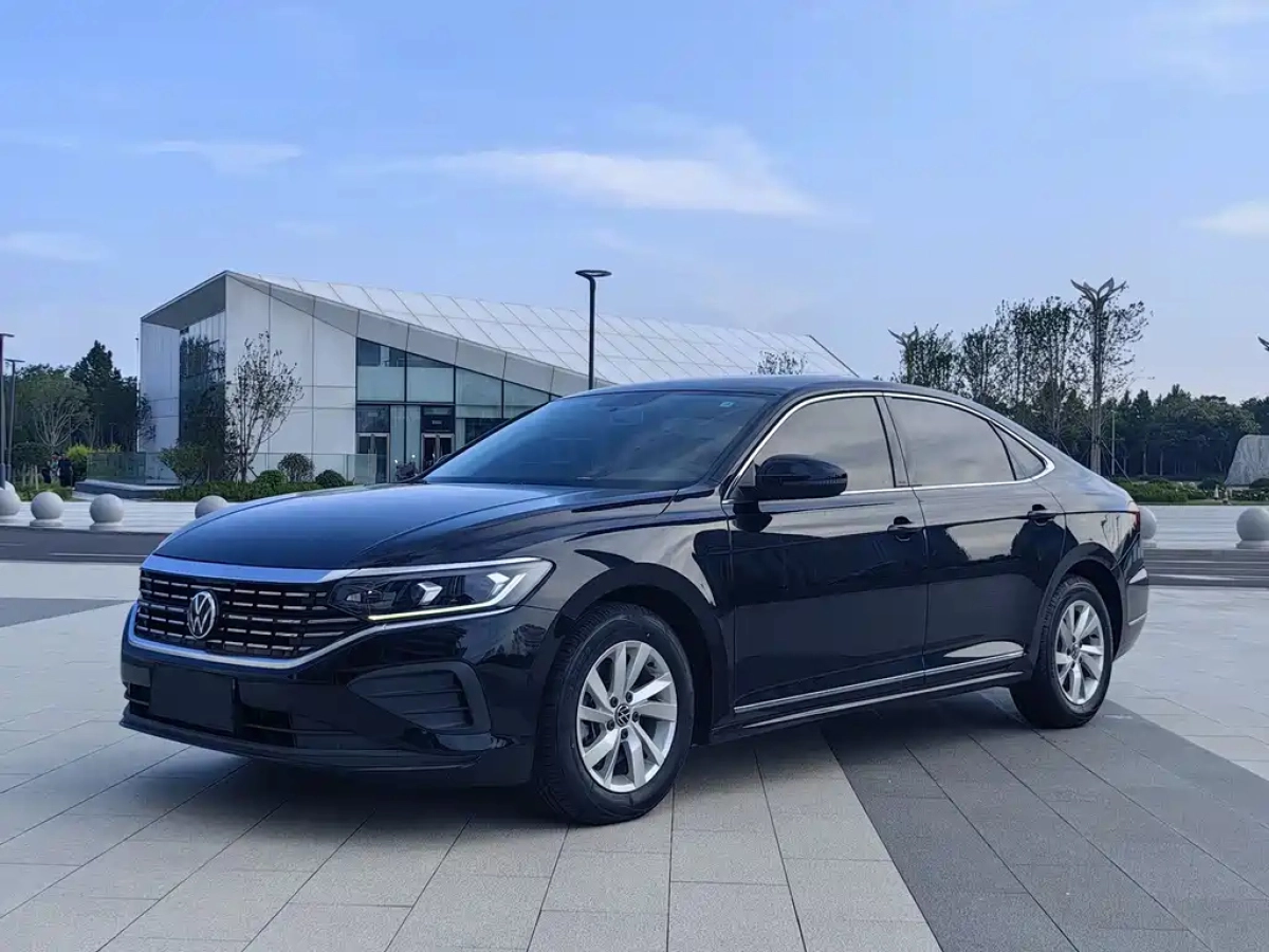 VOLKSWAGEN PASSAT  2022