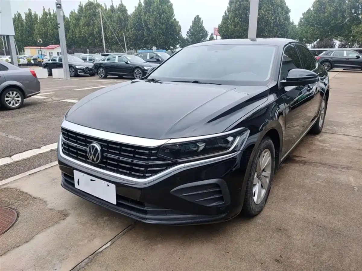 VOLKSWAGEN PASSAT  2022
