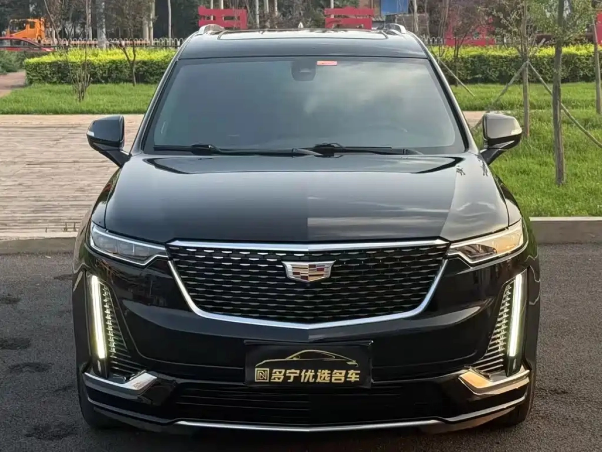 CADILLAC XT6