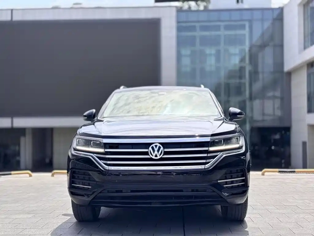 VOLKSWAGEN TOUAREG