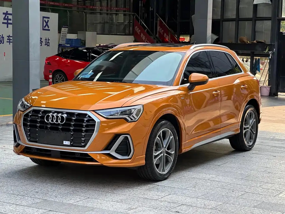 AUDI Q3  2021