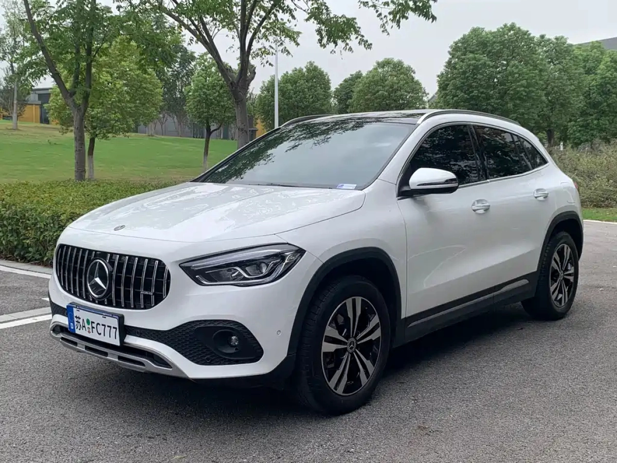 MERCEDES BENZ GLA  2021