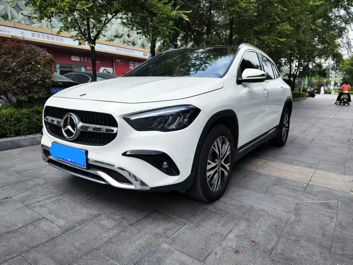 MERCEDES BENZ GLA  2025