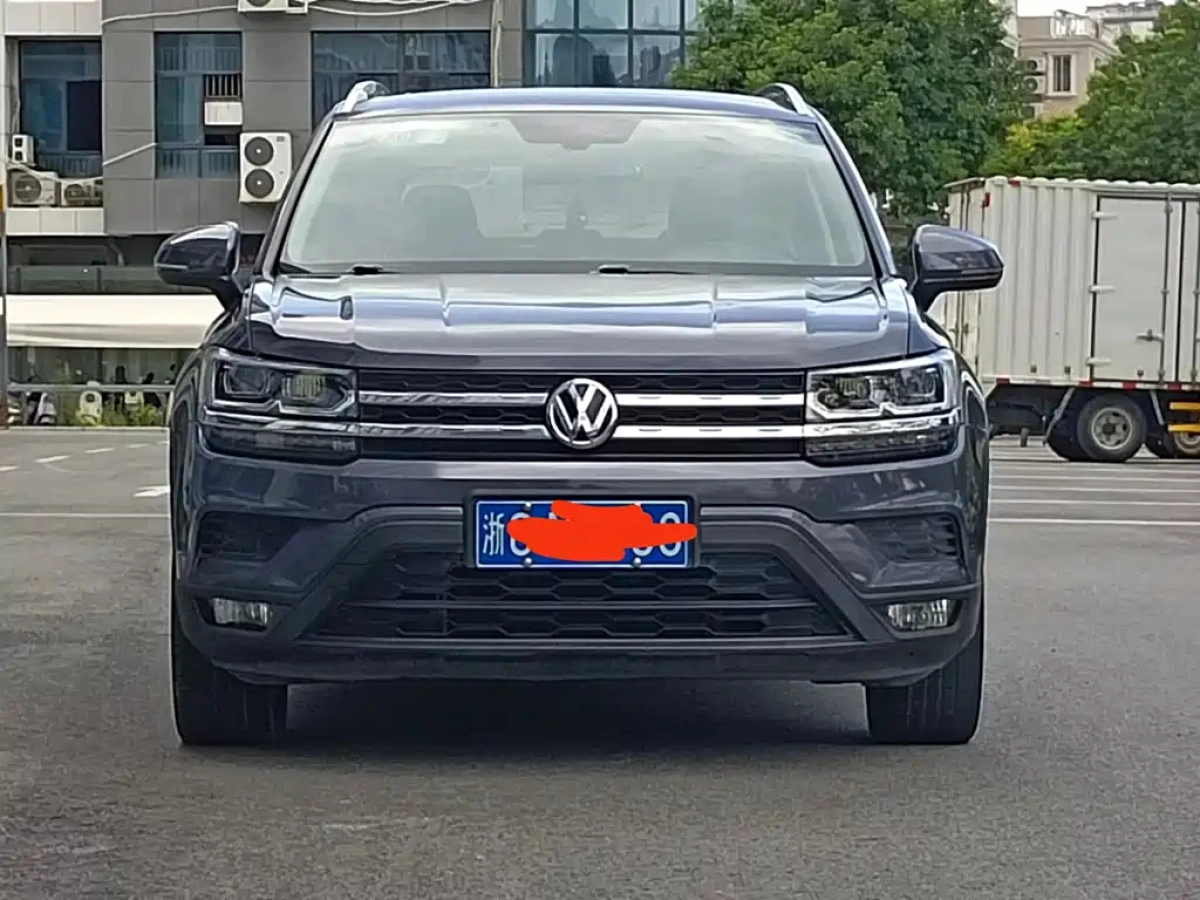 VOLKSWAGEN THARU
