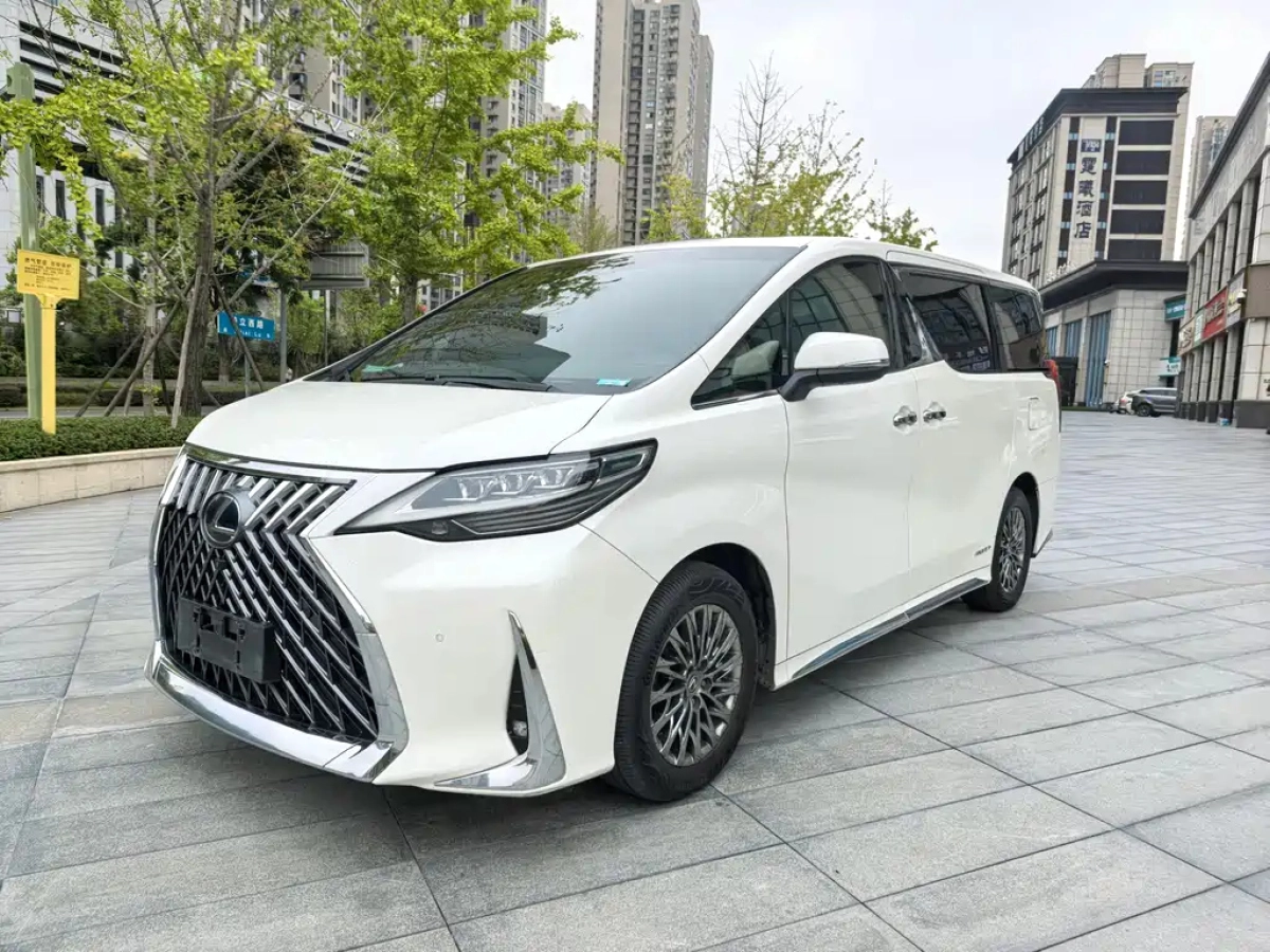 LEXUS LM  2021
