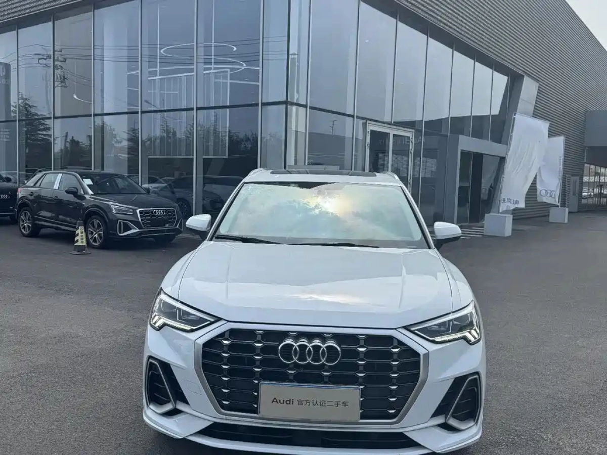 AUDI Q3
