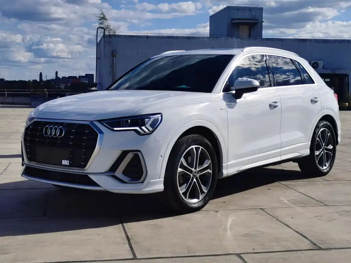 AUDI Q3  2021
