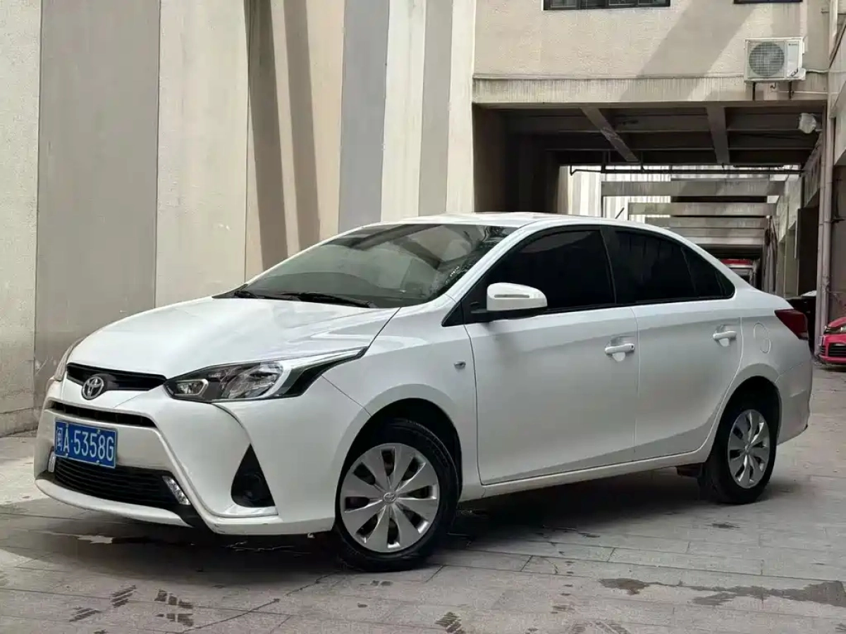 TOYOTA YARIS L INDULGENCE  2021