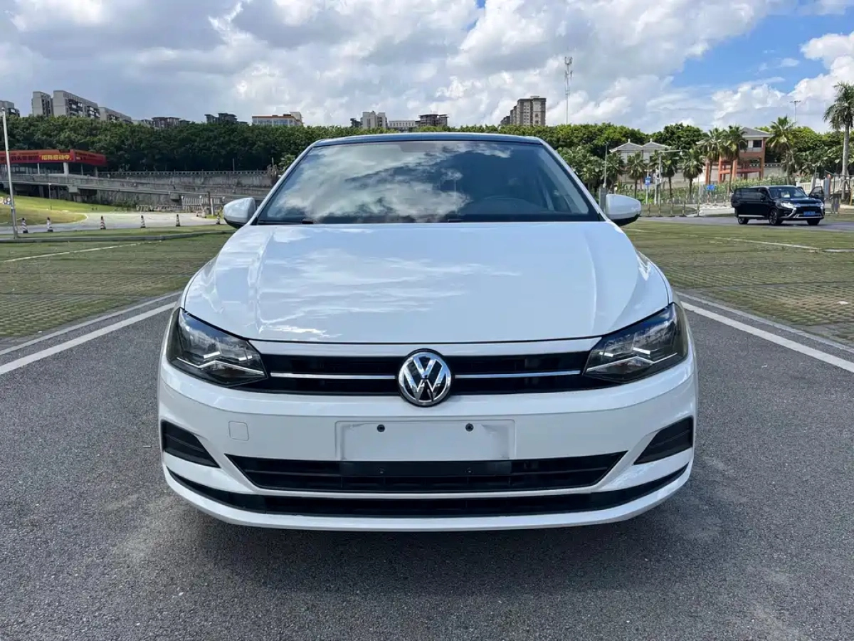 VOLKSWAGEN POLO