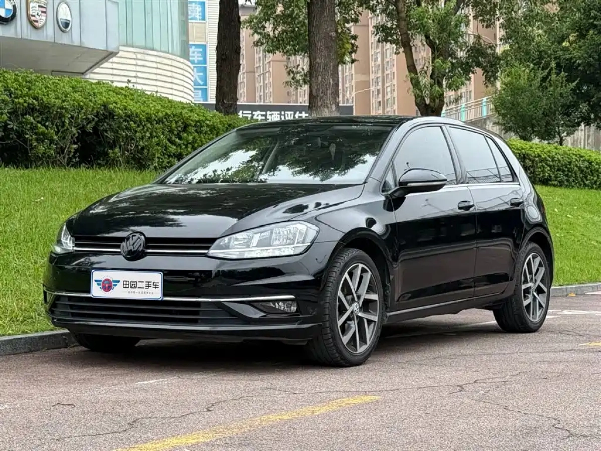 VOLKSWAGEN GOLF  2020