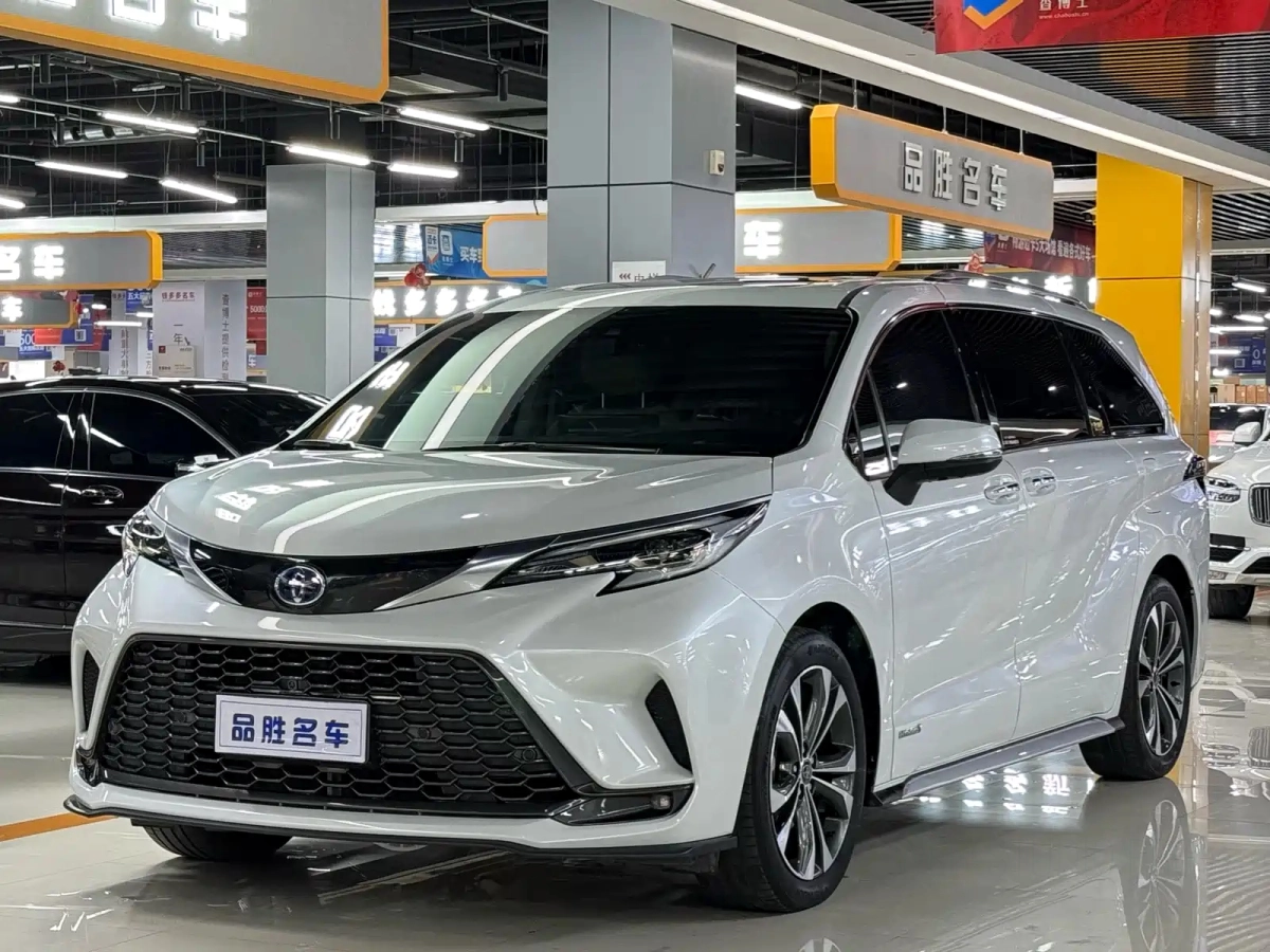 TOYOTA GRANVIA  2023