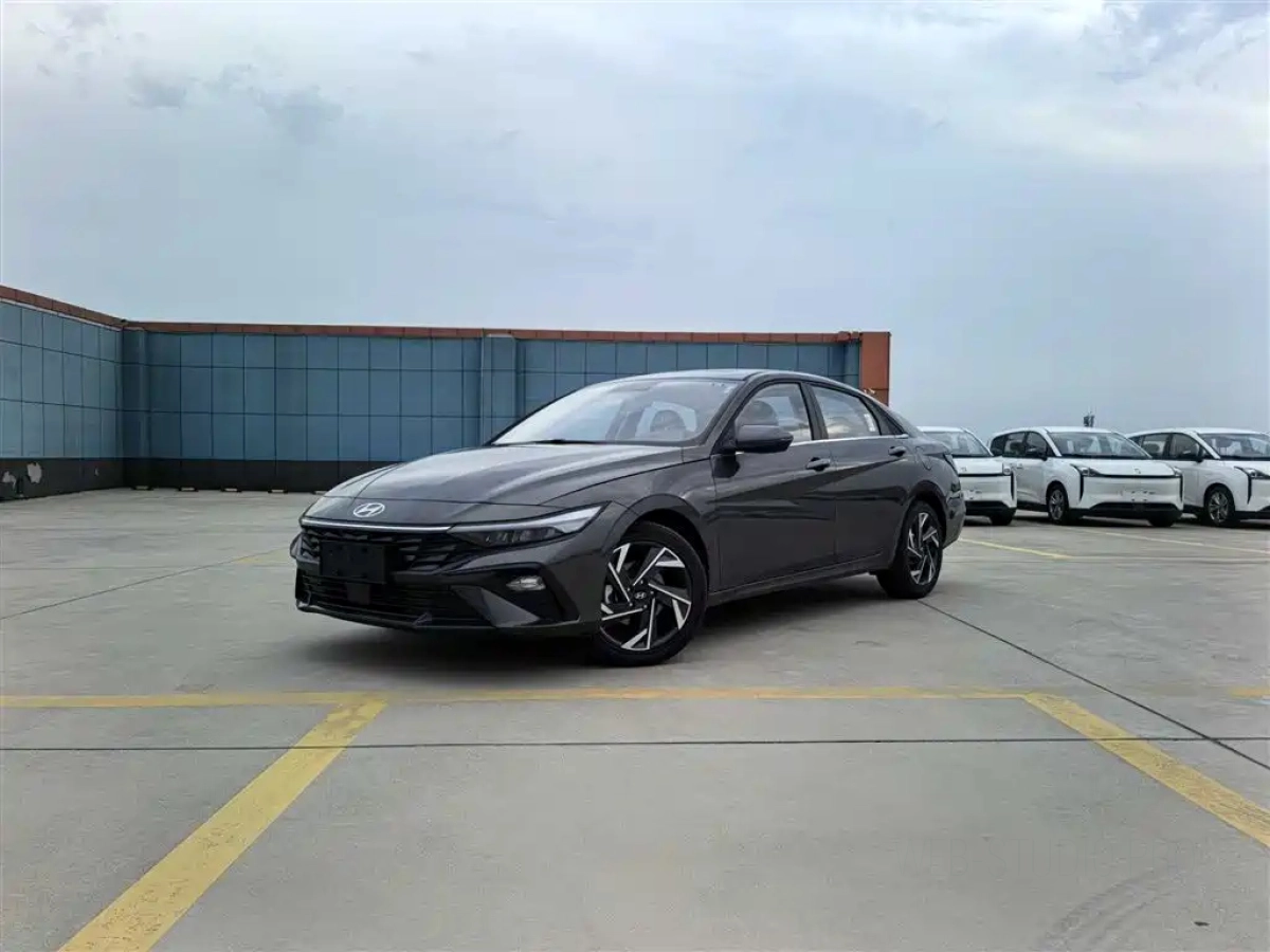 HYUNDAI ELANTRA