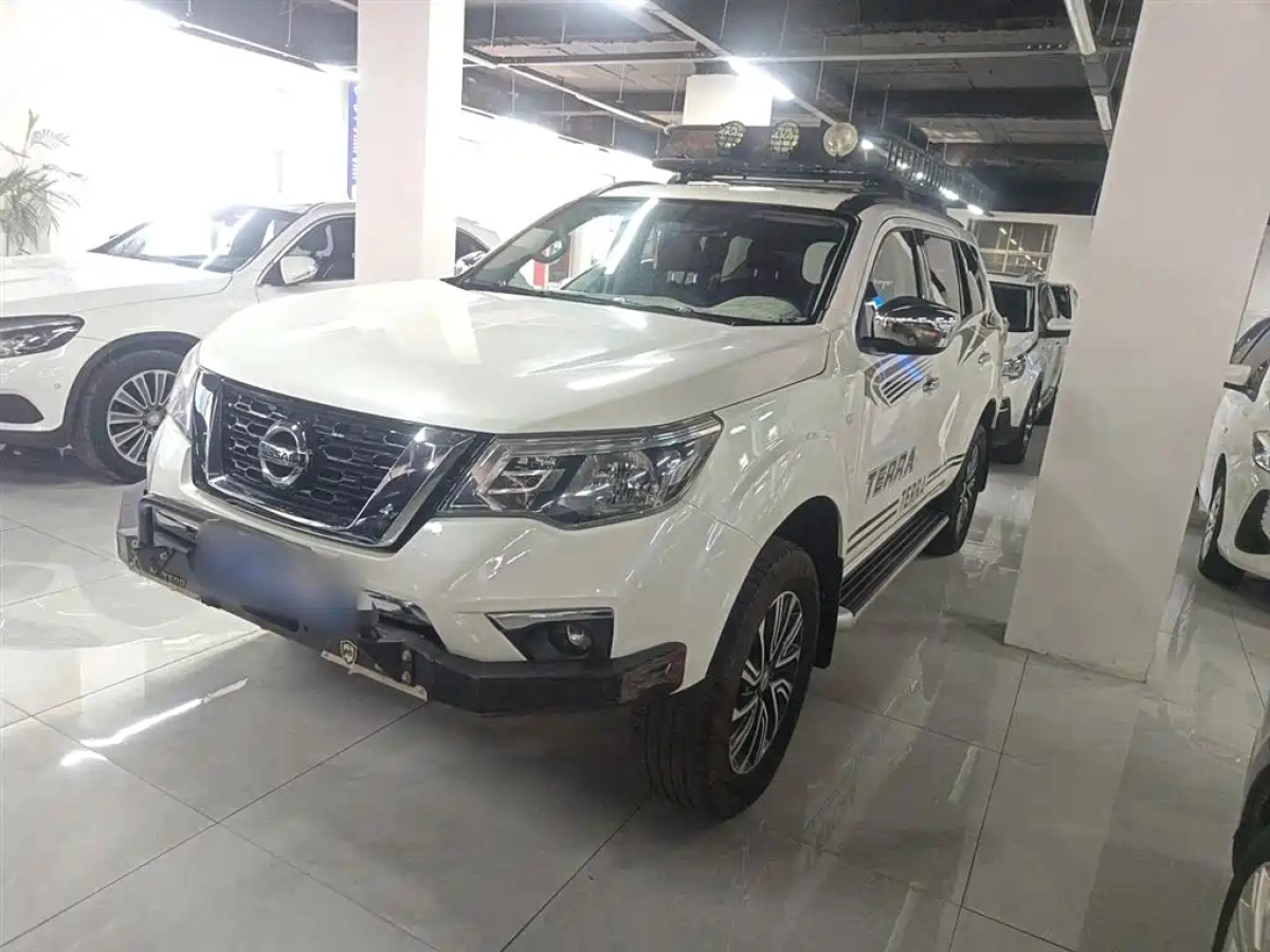 NISSAN TERRA