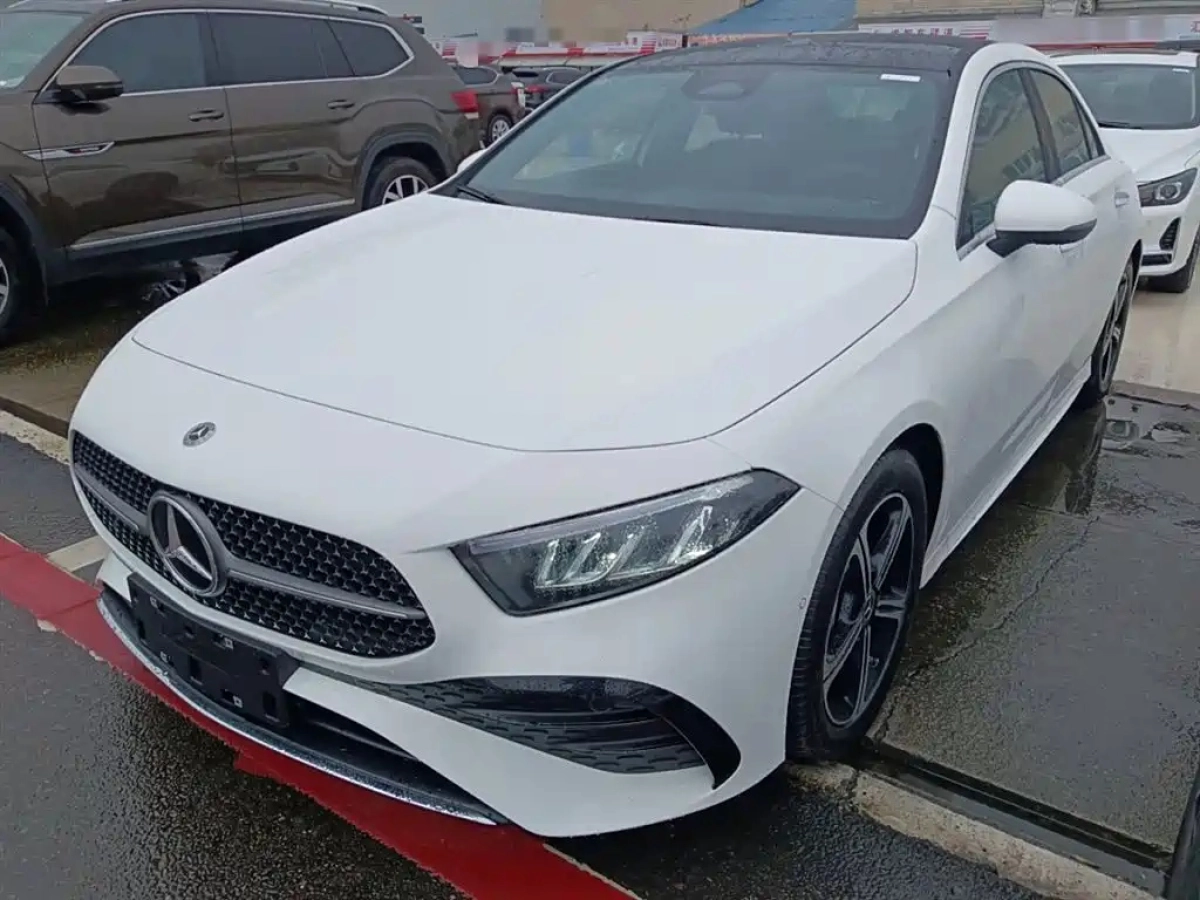 MERCEDES BENZ A-CLASS 2025