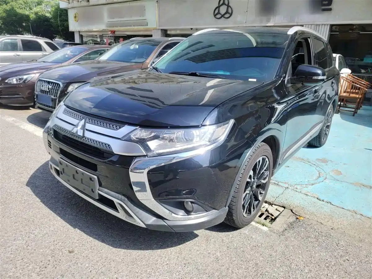 MITSUBISHI OUTLANDER  2020