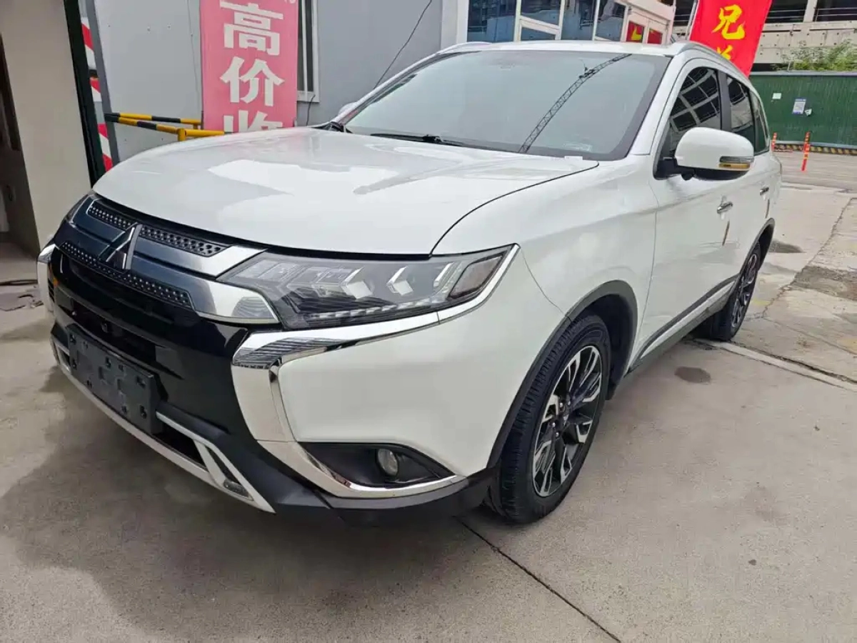 MITSUBISHI OUTLANDER  2020