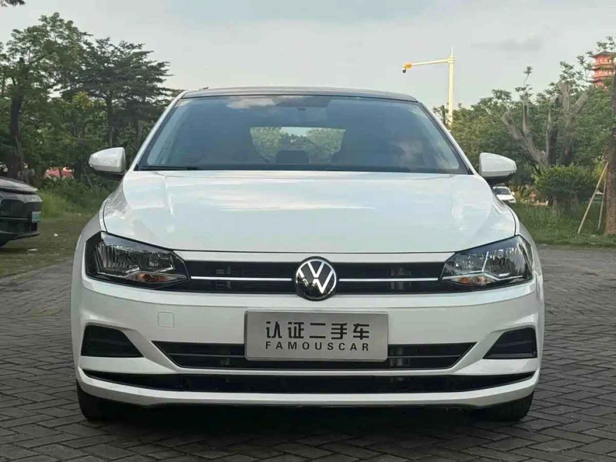 VOLKSWAGEN POLO