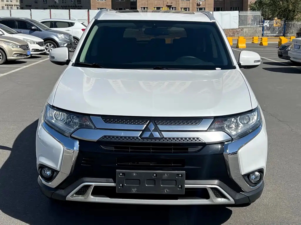 MITSUBISHI OUTLANDER
