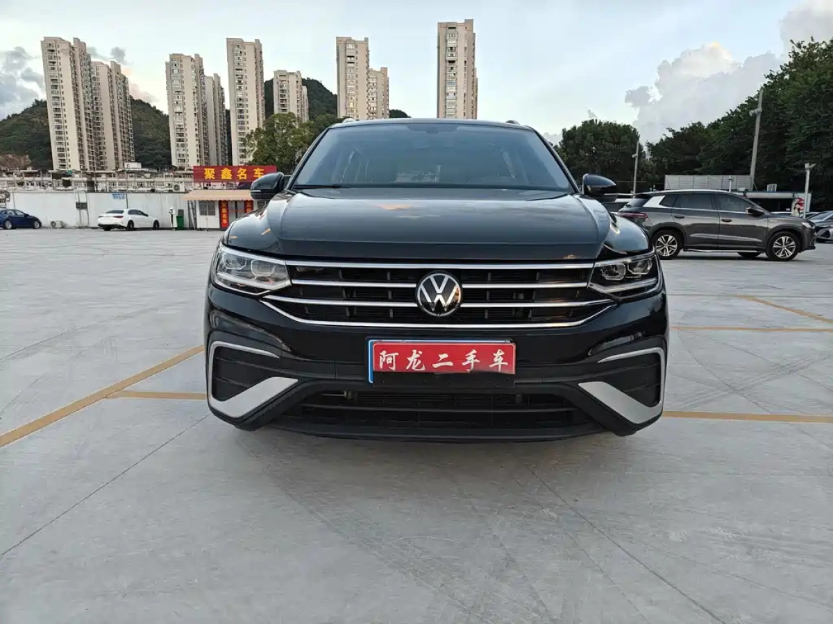 VOLKSWAGEN TIGUAN L