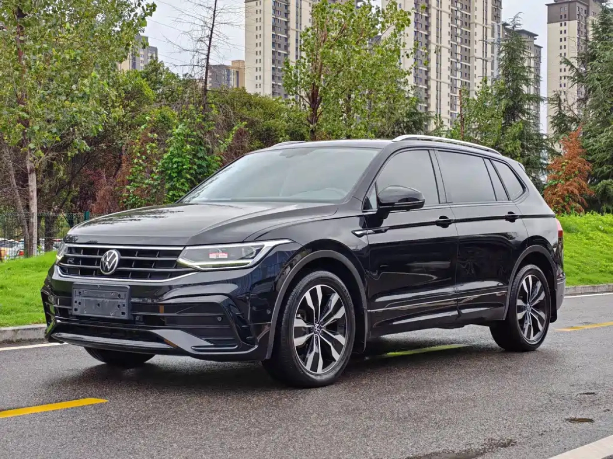 VOLKSWAGEN TIGUAN L  2022