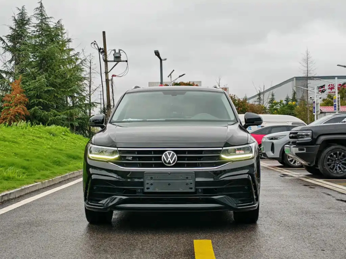 VOLKSWAGEN TIGUAN L