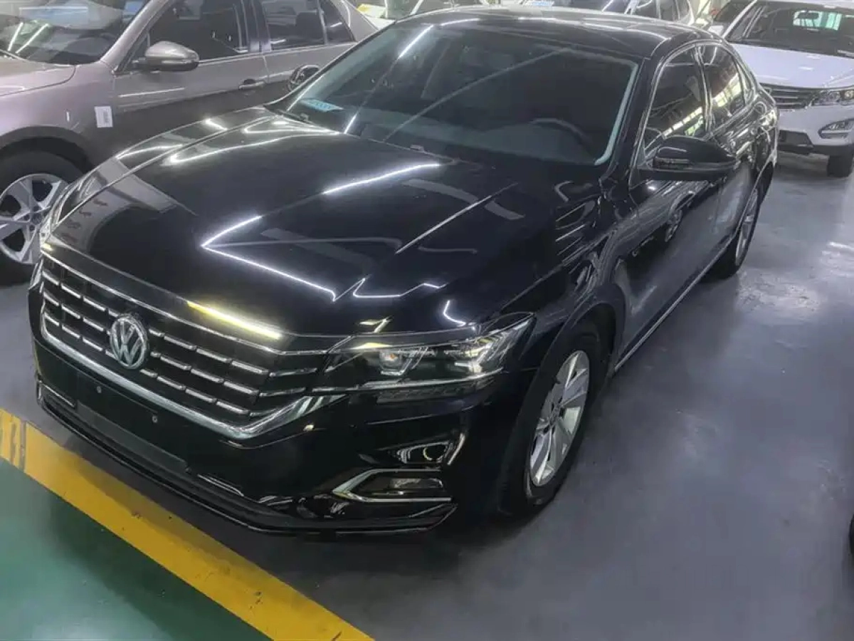 VOLKSWAGEN PASSAT  2021