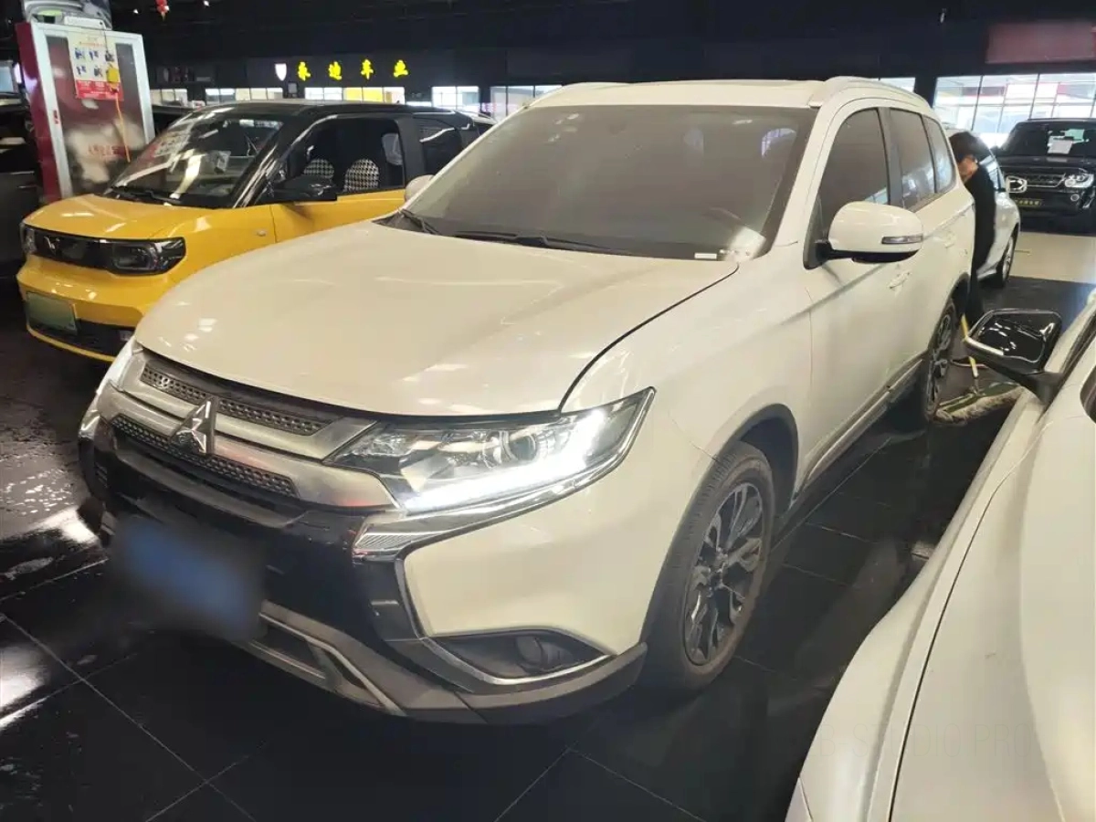 MITSUBISHI OUTLANDER