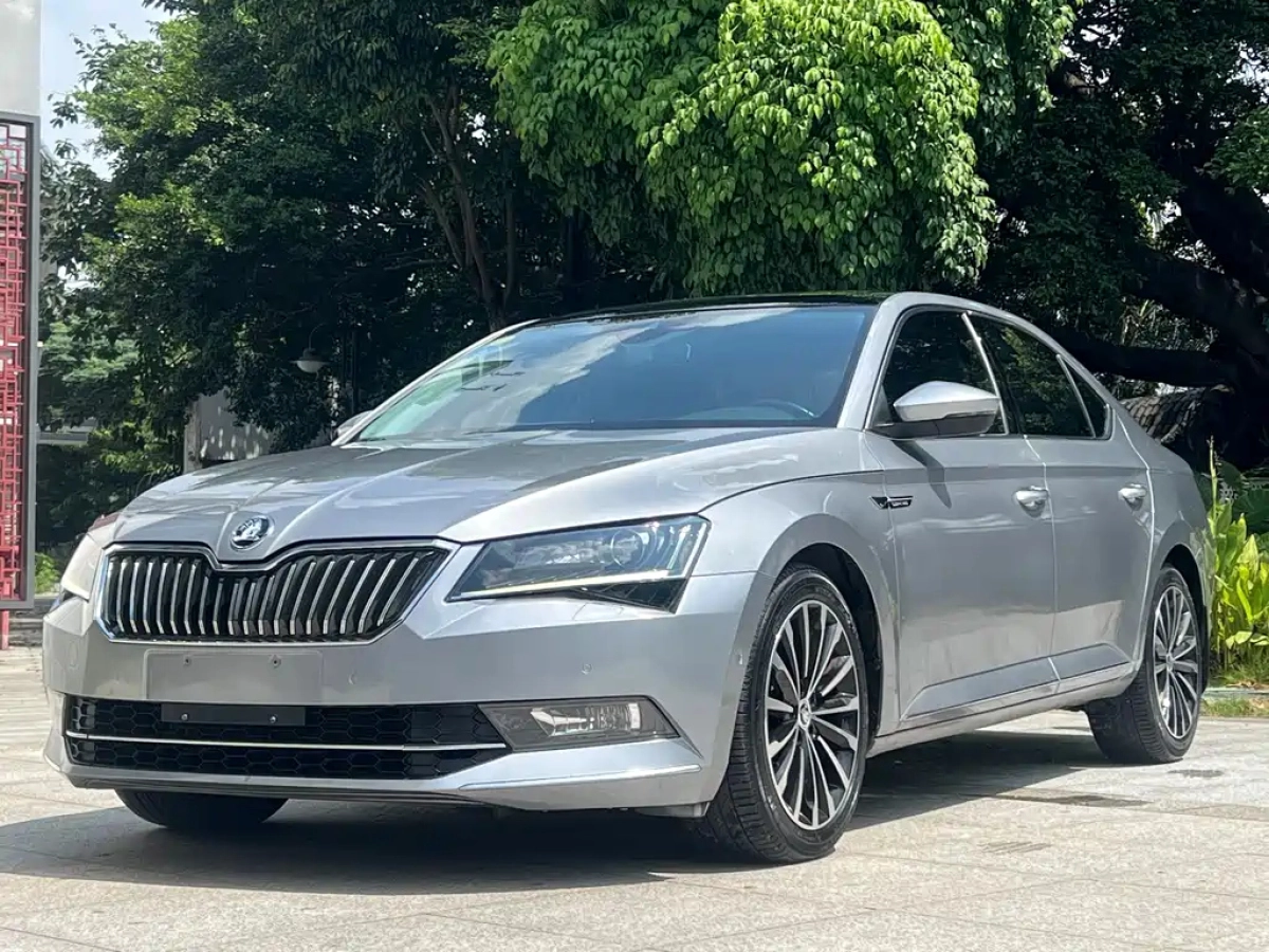 SKODA SUPERB  2018