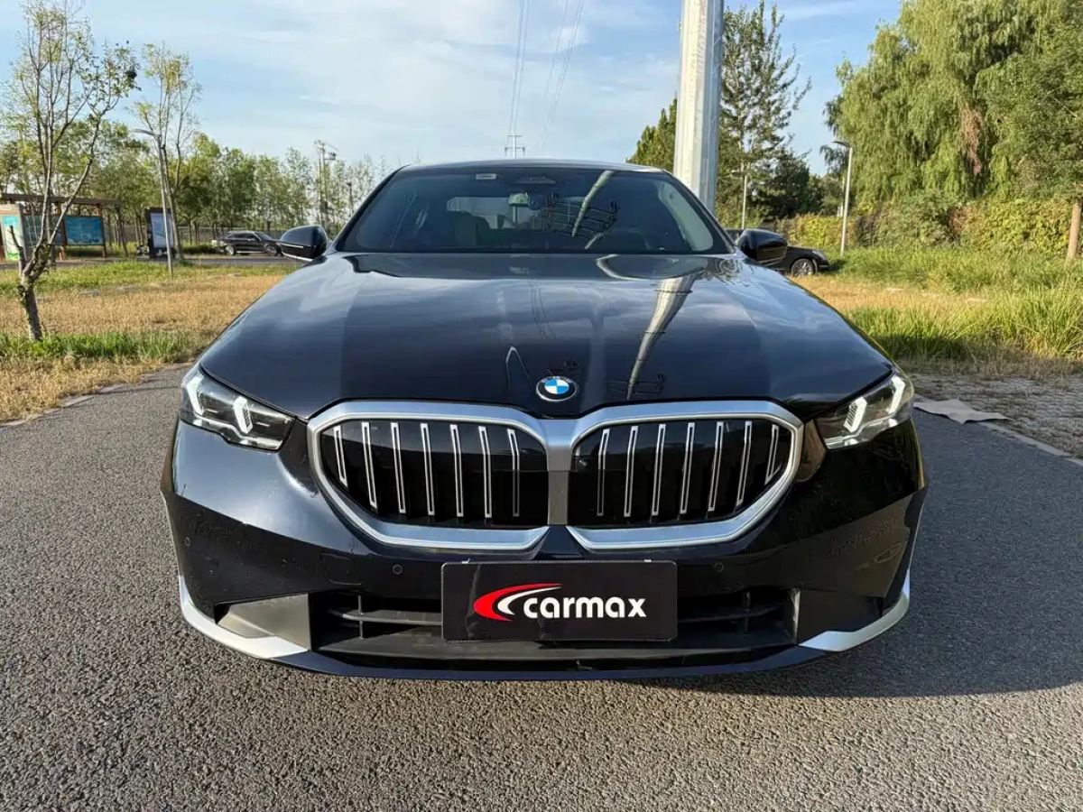 BMW 5-SERIES  2024