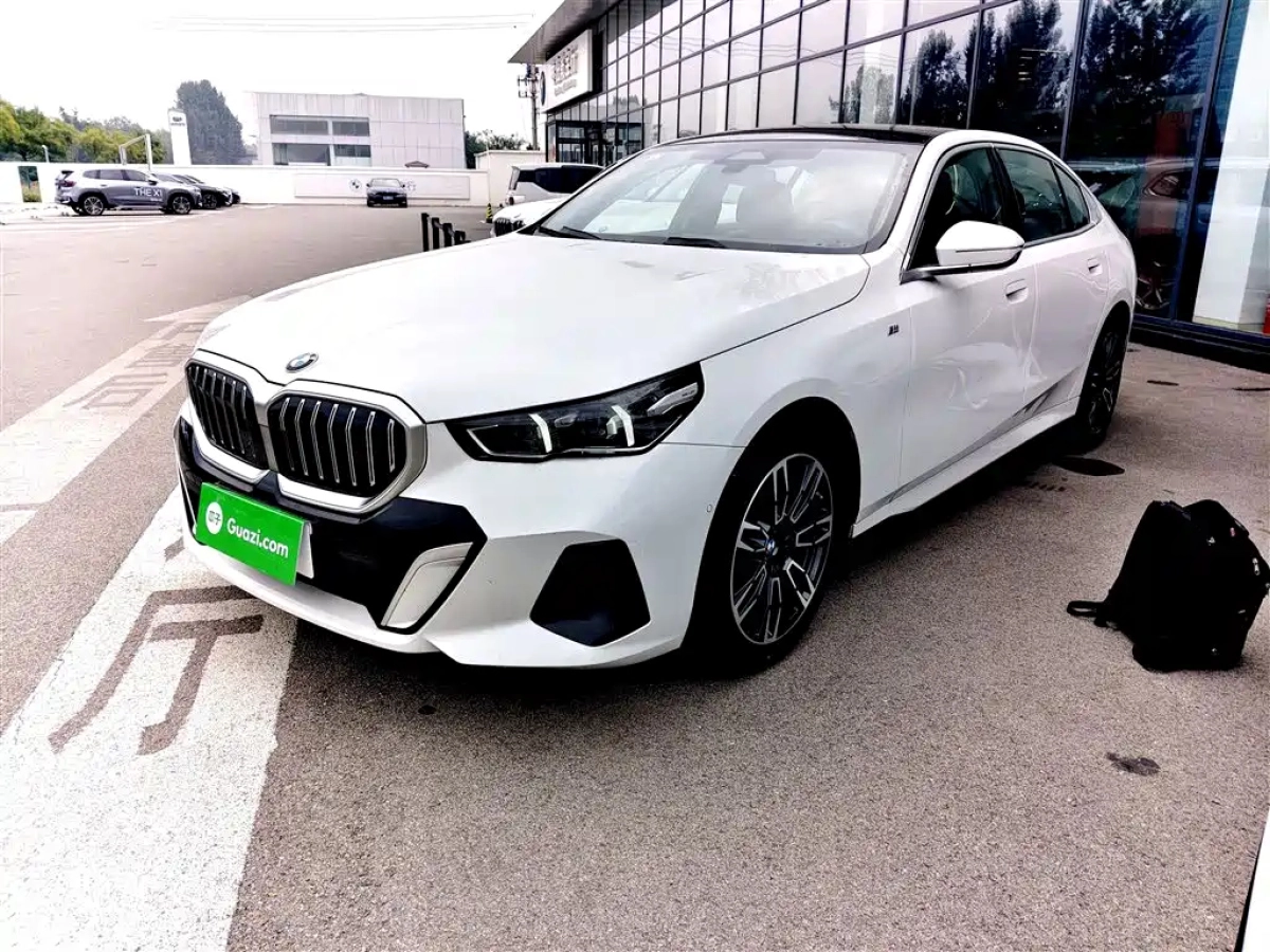 BMW 5-SERIES  2025