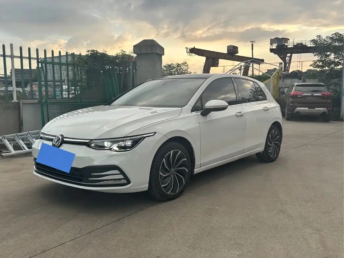 VOLKSWAGEN GOLF  2021